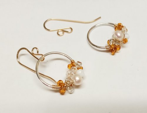 Judy Larson's Bead-Wrapped Hoop Earrings - , Contemporary Wire Jewelry, Lashing, Wire Lashing, bead wrapped hoop earrings